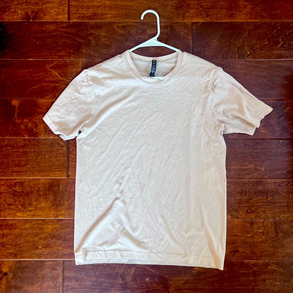 Lulu lemon cream/off white shirt size medium